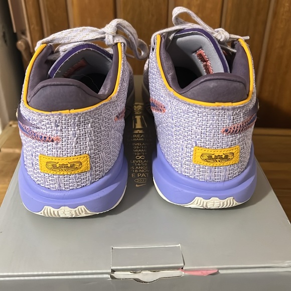 LeBron 20 Violet Frost - Picture 5 of 7